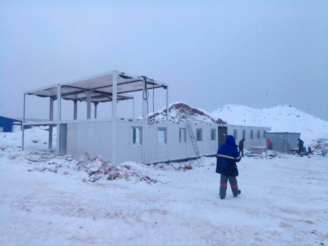 Монтаж каркаса быстровозводимого здания зимой